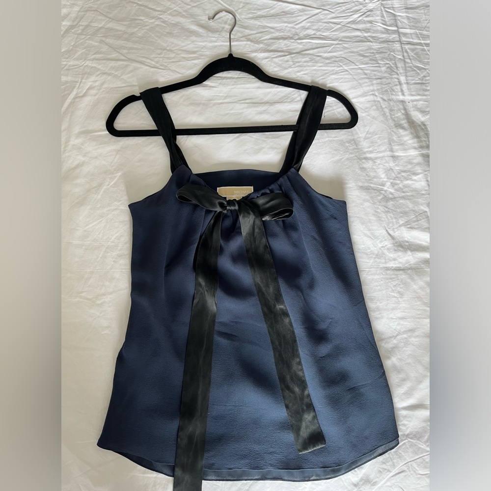 MICHAEL KORS SLEEVELESS BLOUSE WITH BLACK BOW